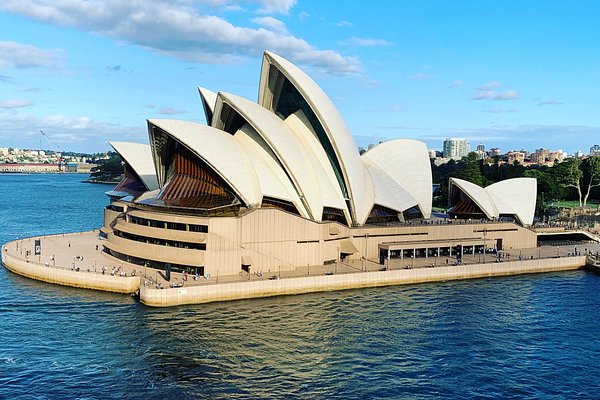 Australia on Wheels Group Tour Package U...